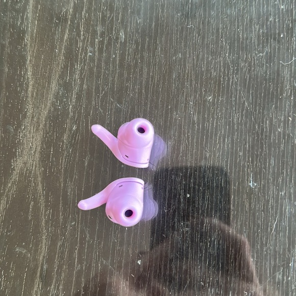 Beats Fit Pro 
Purple 
Excellent condition
Barely used, like new condition - Picture 8 of 10